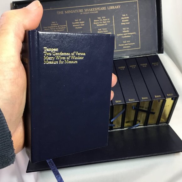 The Miniature SHAKESPEARE Library in 12 Volumes Barnes & Noble HC Box Set 2002 - Picture 4 of 10